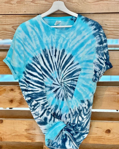 Kutaweav  adult unisex tie dye t-shirt.