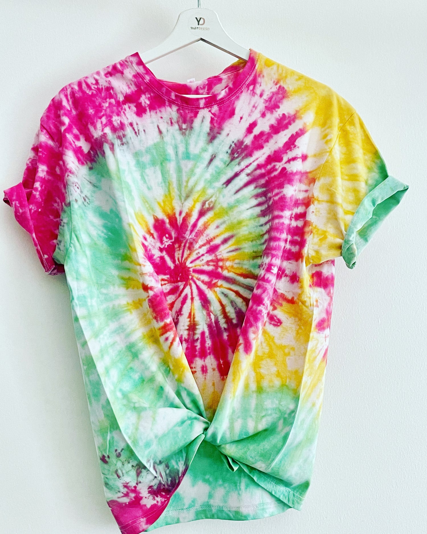 Kutaweav  adult unisex tie dye t-shirt.