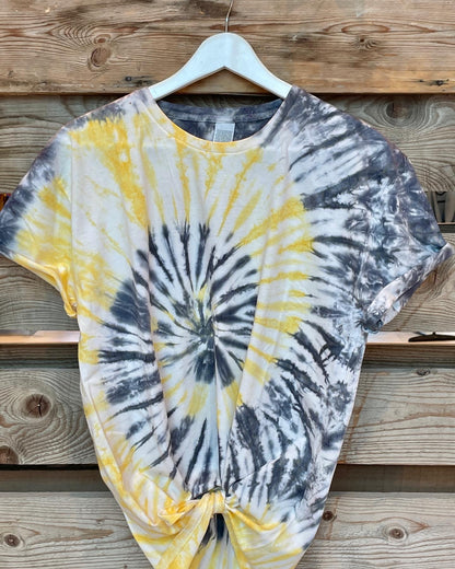 Kutaweav  adult unisex tie dye t-shirt.