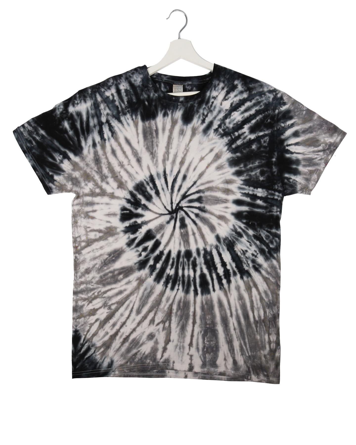 Kutaweav  adult unisex tie dye t-shirt.